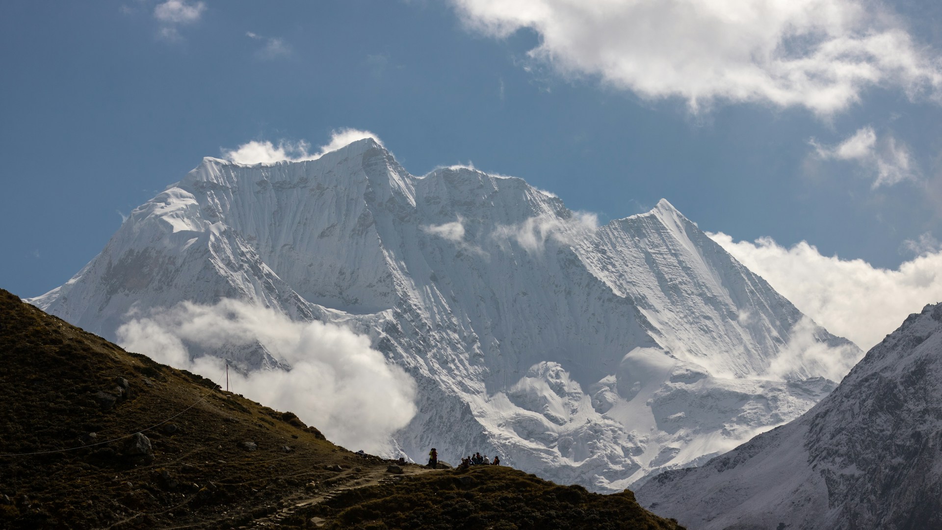 Scenic Mountain Trails of Manaslu