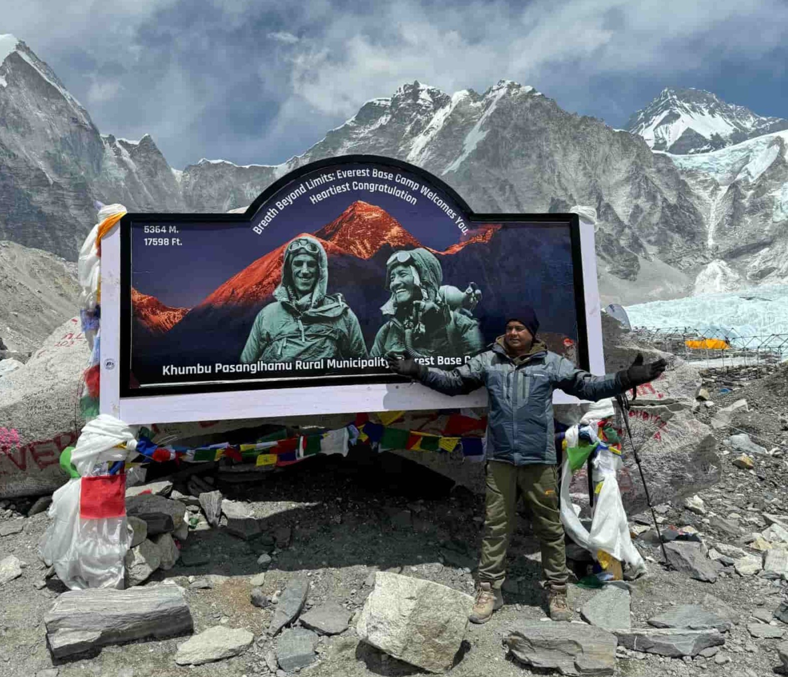 Everest Base Camp Trekking Route with Stunning Mountain View